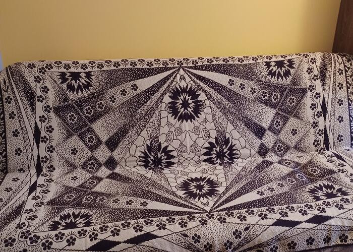 Grajewo ogłoszenia: Sprzedam narzutę na wersalke i fotele w stanie idealnym.