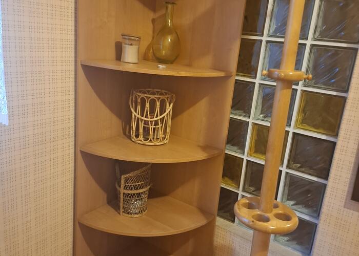 Grajewo ogłoszenia: Sprzedam regał narożny i  drewniany wieszak ubraniowy